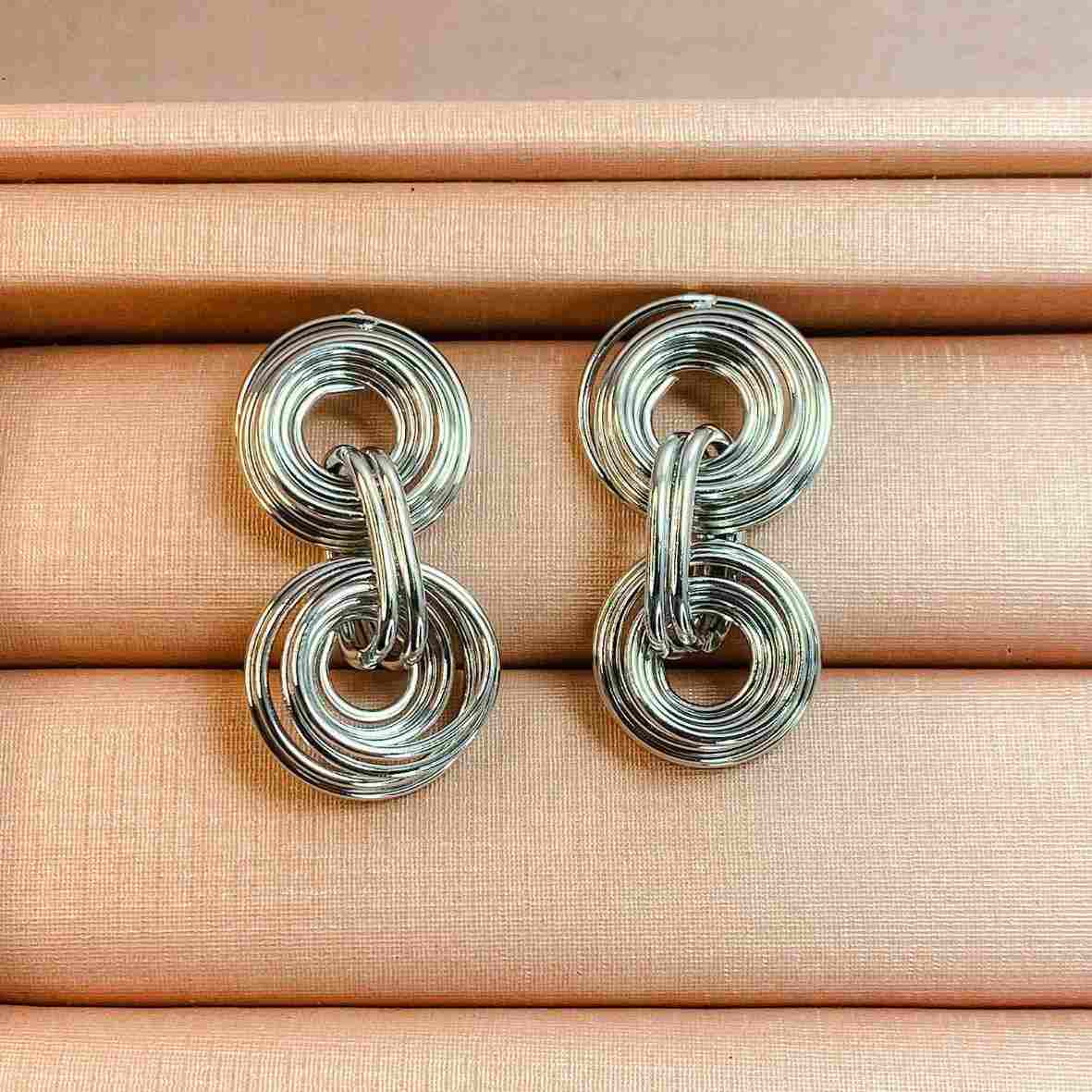 BRINCO ARGOLAS ENTRELACADAS