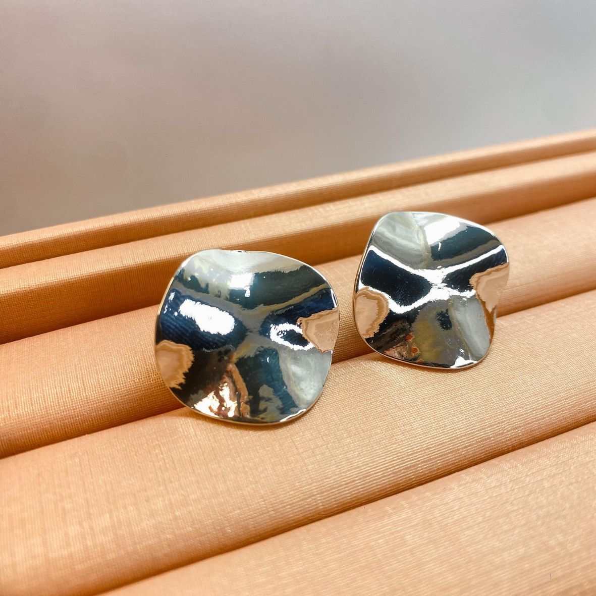 BRINCO REDONDO ONDULADO