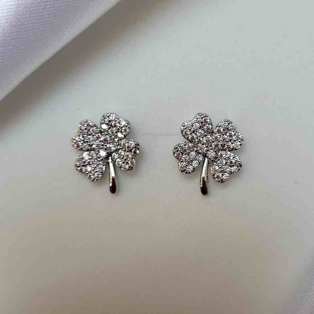 BRINCO TREVO DA SORTE CRAVEJADO 