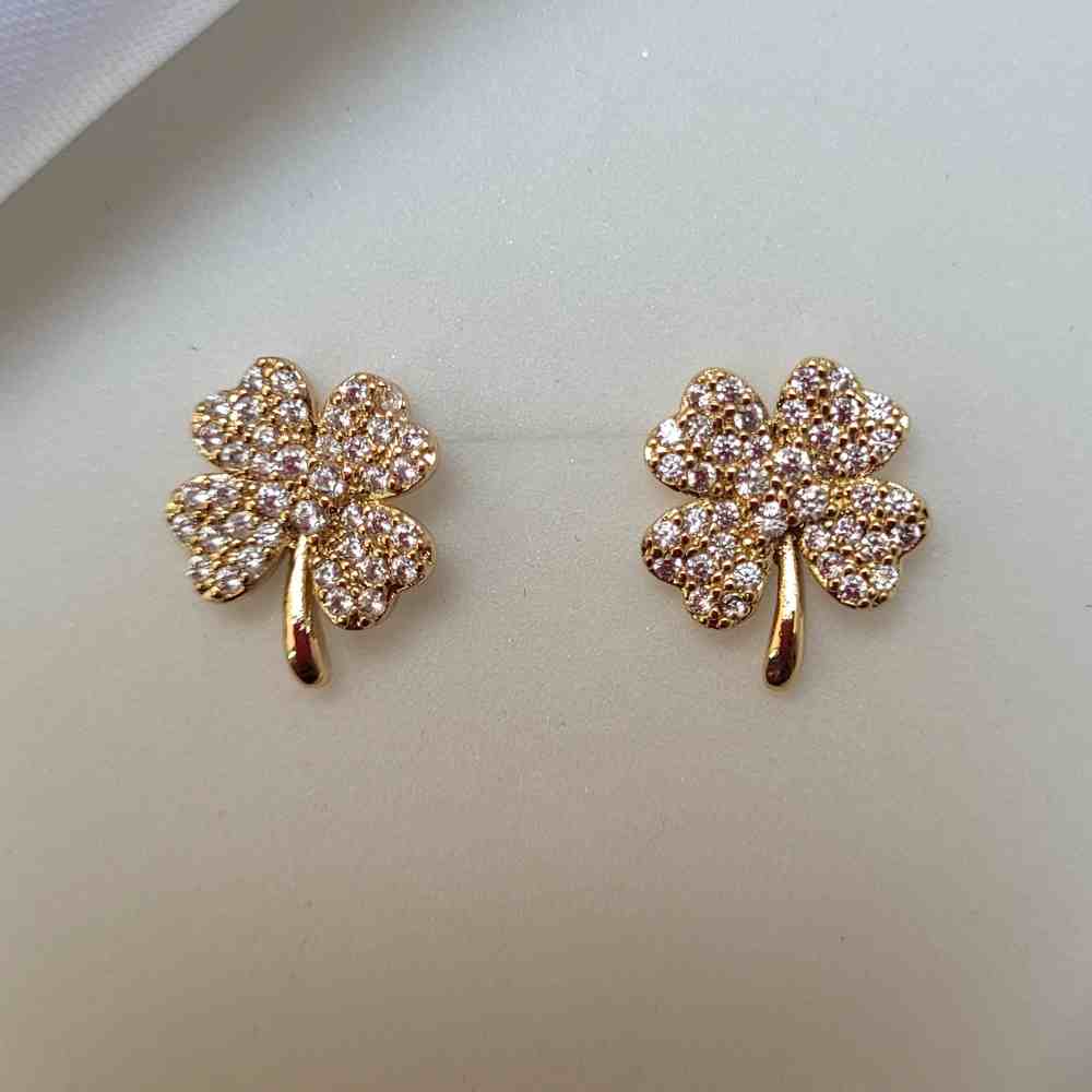 BRINCO TREVO DA SORTE CRAVEJADO 