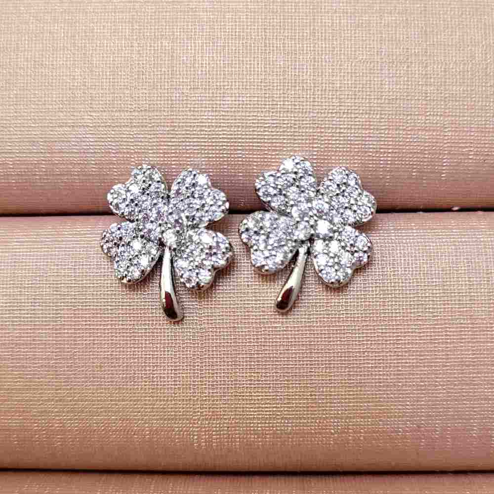 BRINCO TREVO DA SORTE CRAVEJADO 